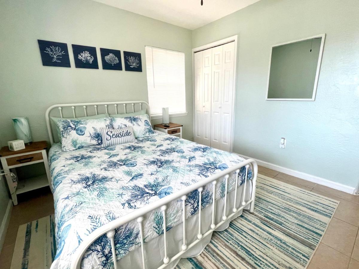 Beach Bungalow In Downtown Cocoa Beach Villa Exteriör bild